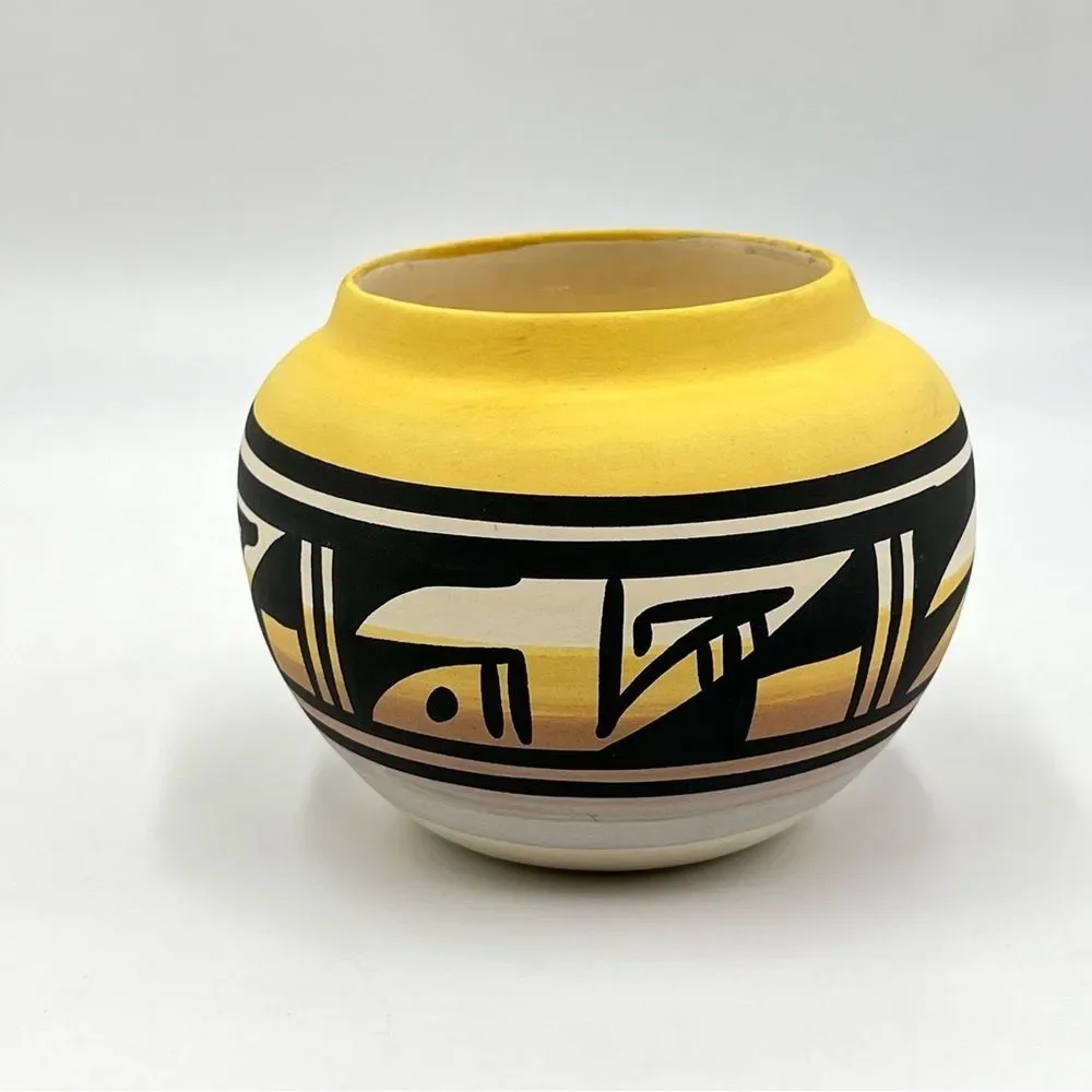 Vintage Lee USA Navajo Black White Yellow Bird Pottery Bowl Pot Vase Mesa Verde - Picture 2 of 9